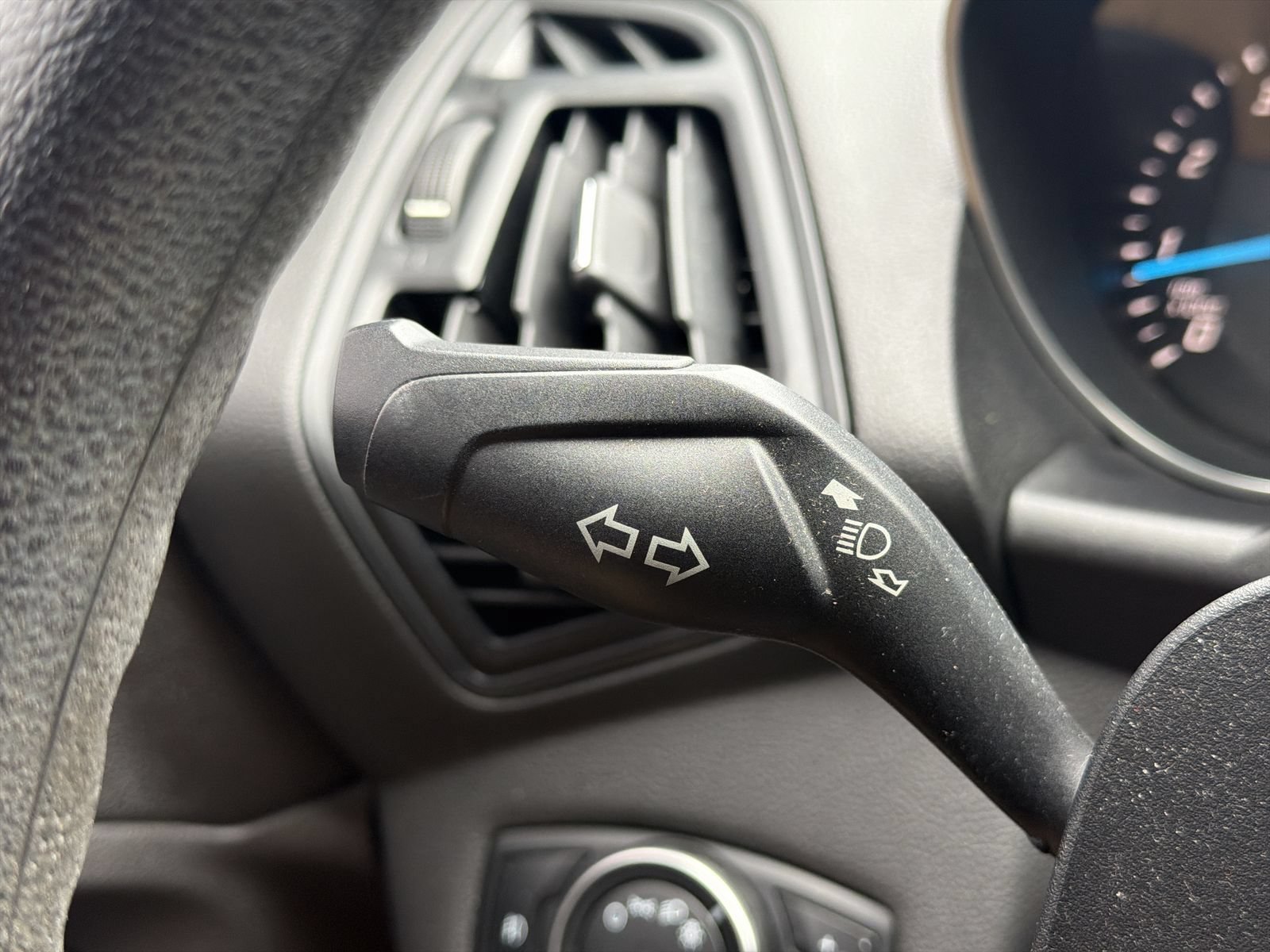 Used 2015 Ford Escape SE FWD image 29