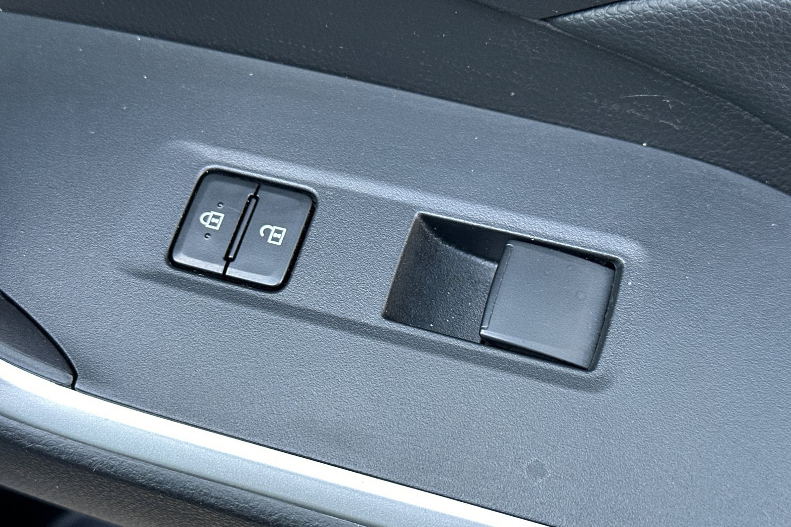 Used 2024 Toyota RAV4 LE image 22