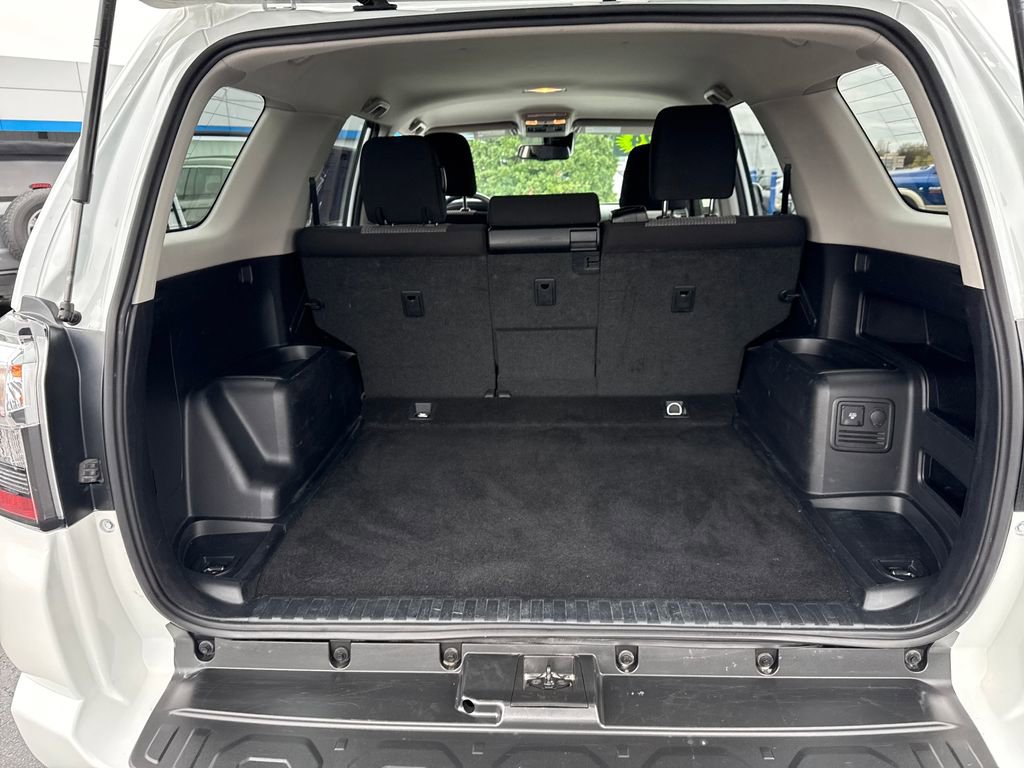 Used 2024 Toyota 4Runner SR5 AWD/4WD image 26