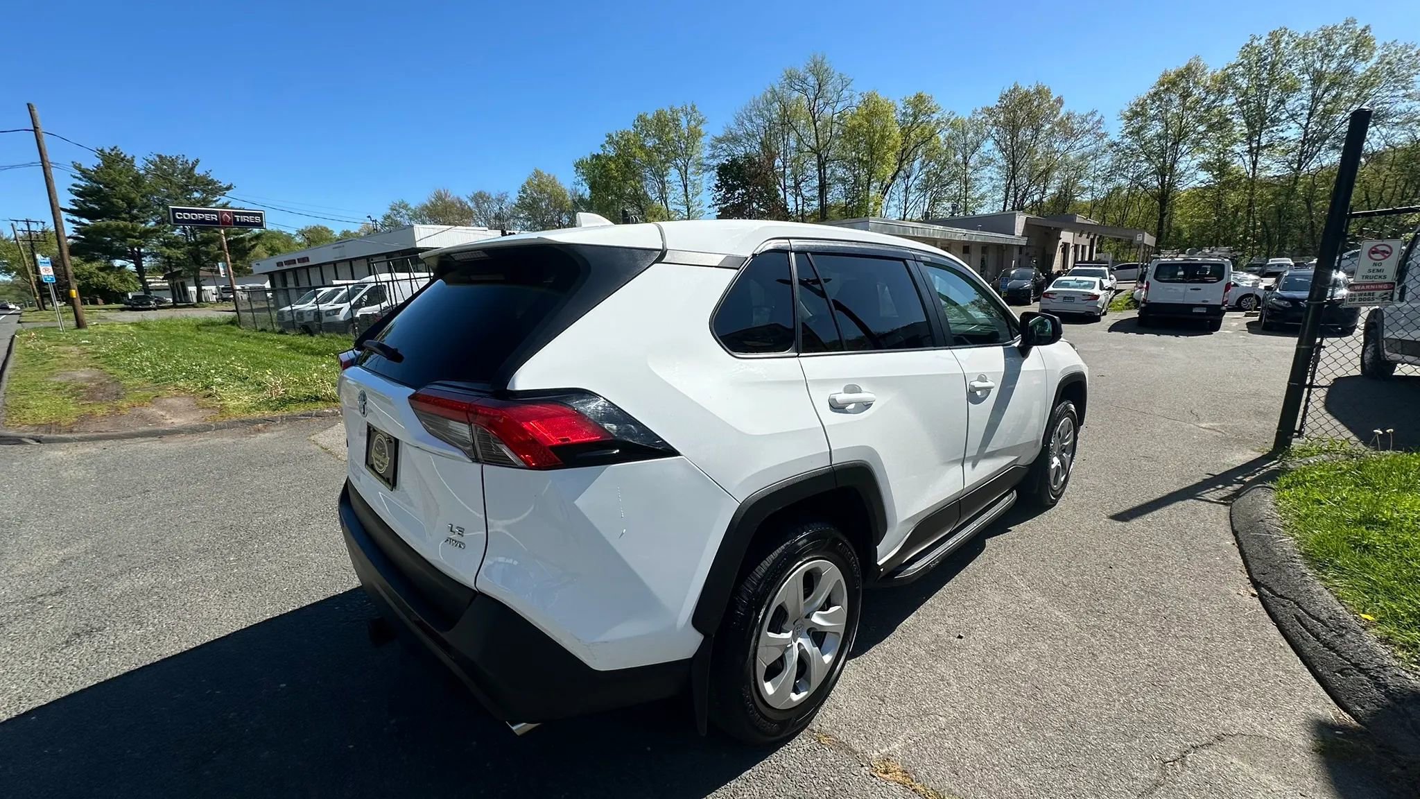 Used 2023 Toyota RAV4 LE AWD/4WD image 5