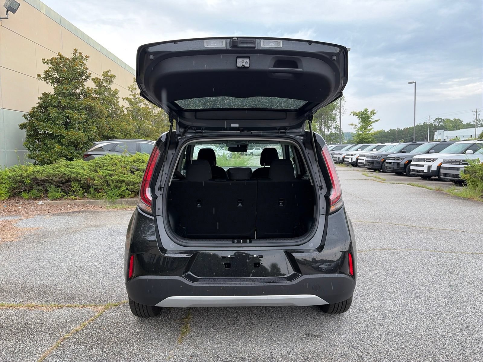 Used 2025 Kia Soul LX w/ LX Technology Package FWD image 11