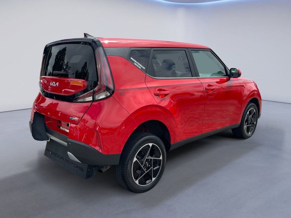 Used 2023 Kia Soul EX image 2