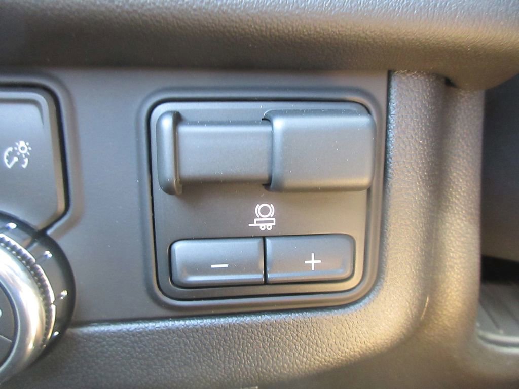 New 2026 GMC Yukon XL AT4 image 18