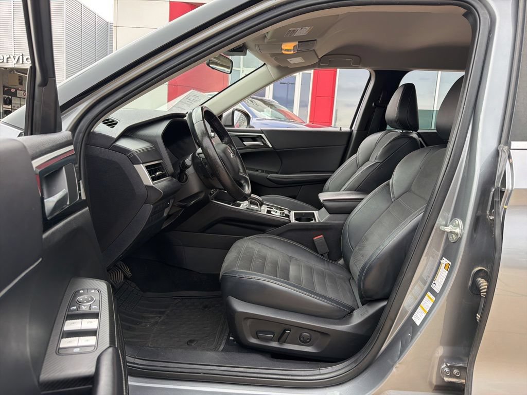 Used 2023 Mitsubishi Outlander SE FWD image 14