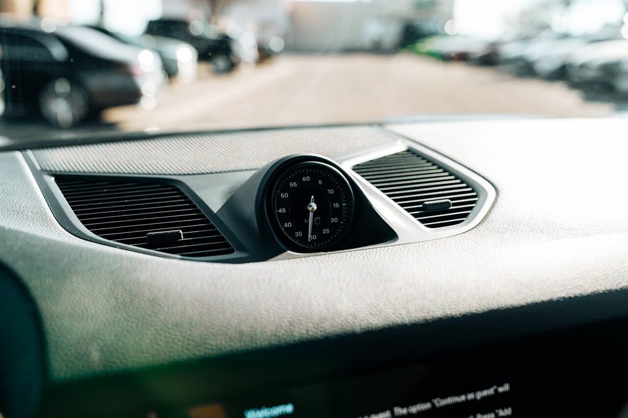 Used 2024 Porsche Cayenne Coupe image 31