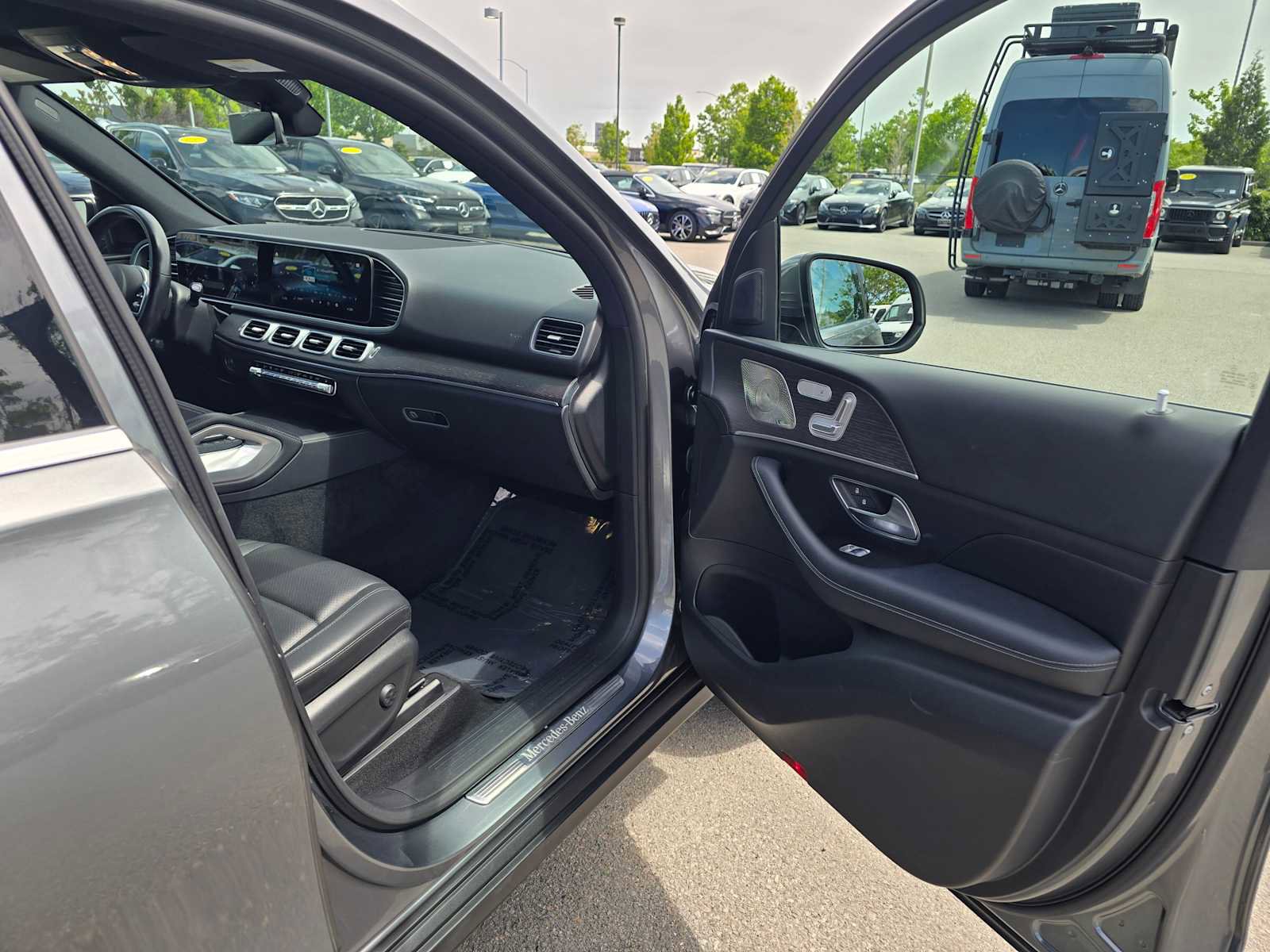 Used 2022 Mercedes-Benz GLE 350 4MATIC w/ Premium Package image 13