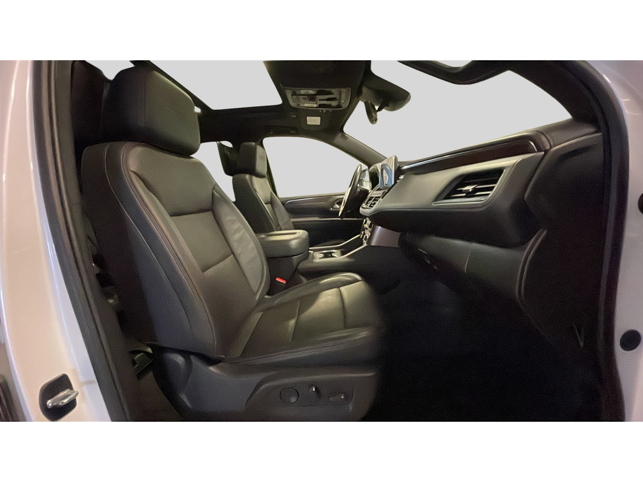 Used 2024 Chevrolet Suburban High Country AWD/4WD image 19