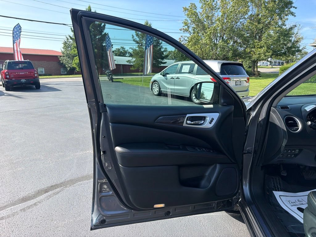 Used 2019 Nissan Pathfinder SL FWD image 9