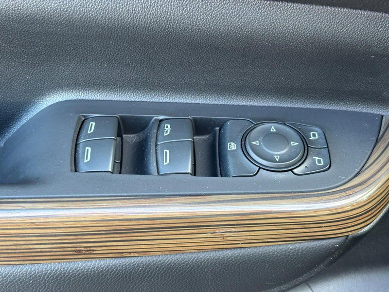 Used 2022 GMC Acadia SLE image 16