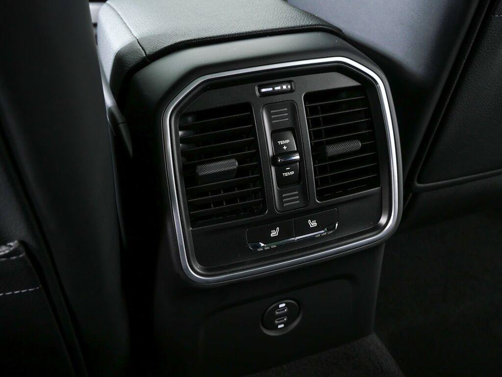 Certified 2026 Porsche Macan Turbo AWD/4WD image 20