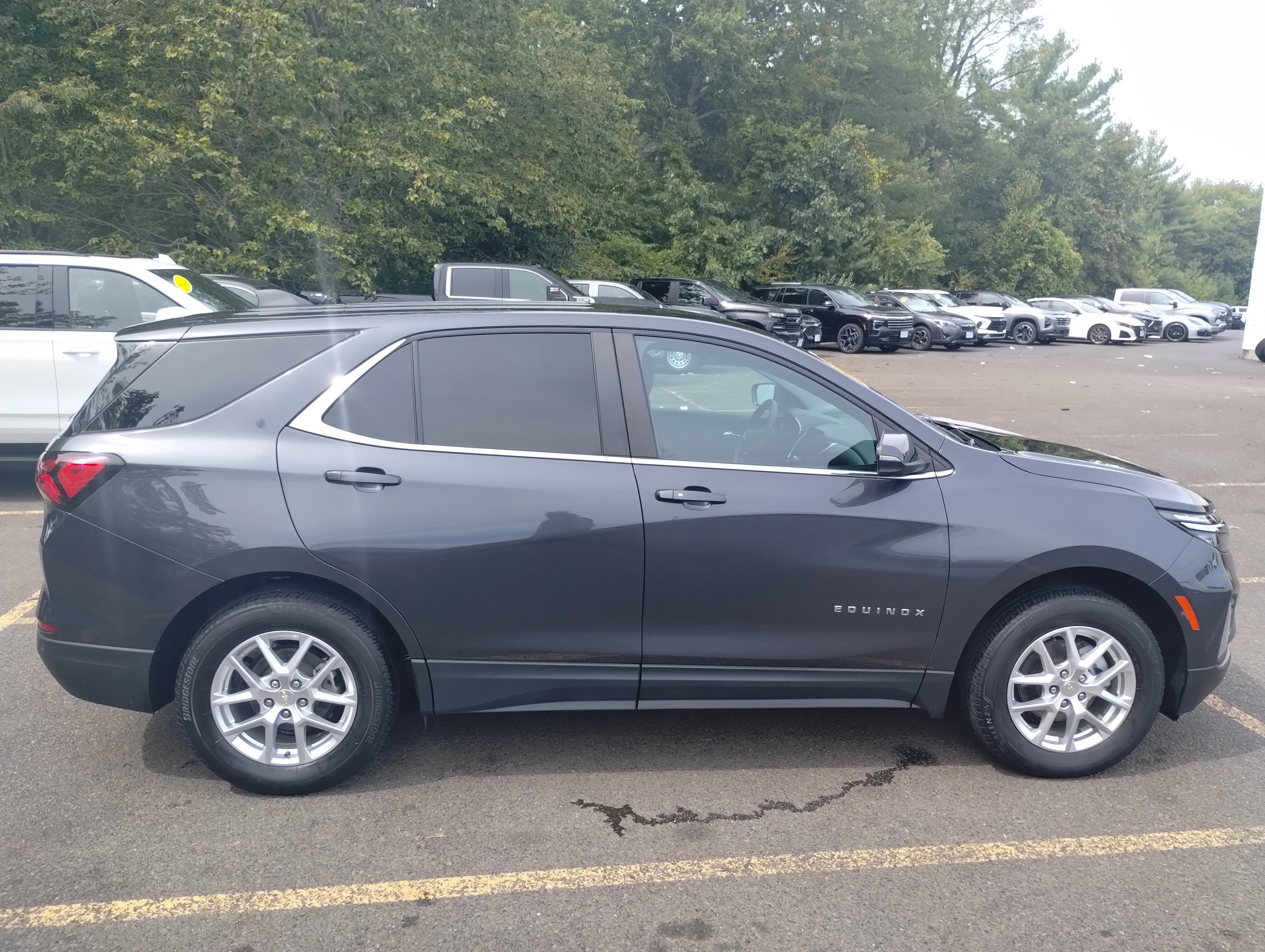 Used 2022 Chevrolet Equinox LT image 2