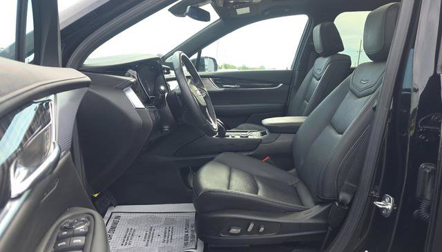 Used 2024 Cadillac XT6 Premium Luxury AWD/4WD image 8
