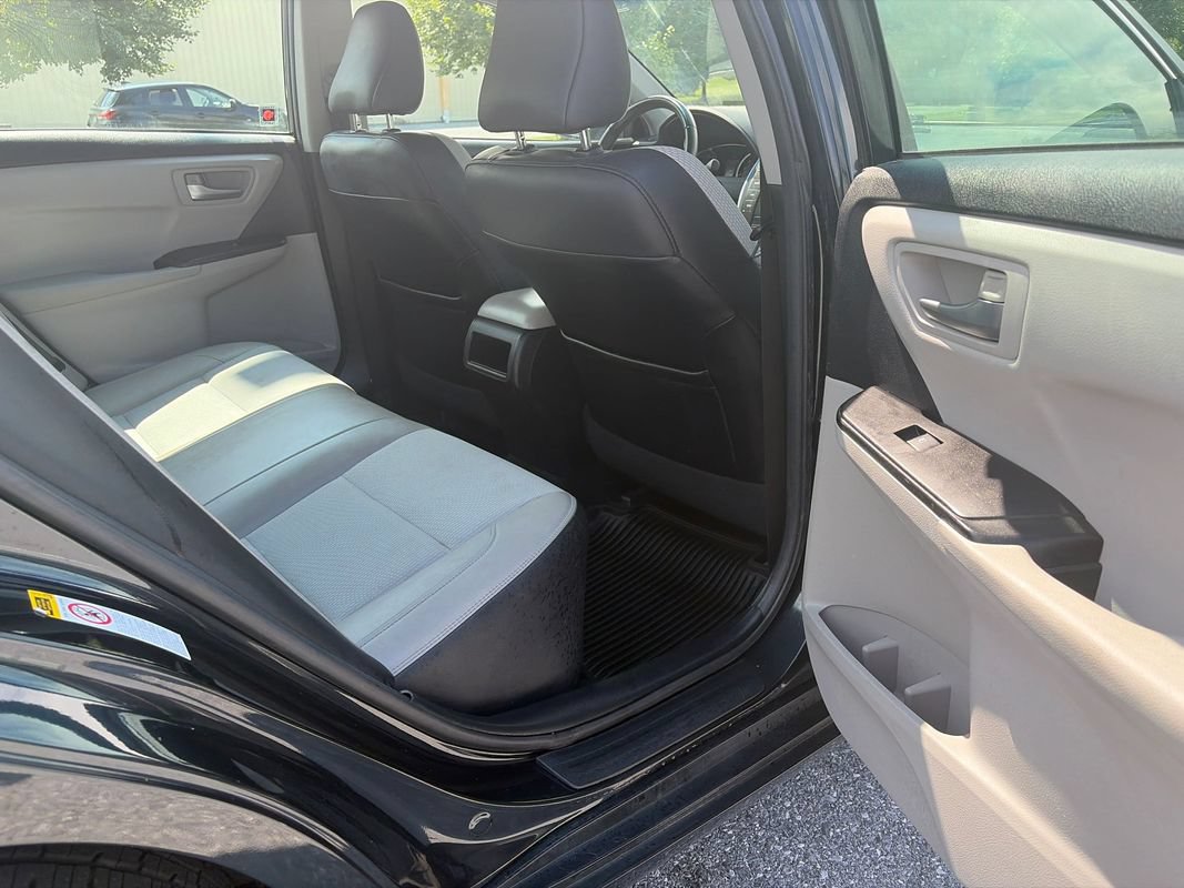 Used 2017 Toyota Camry SE FWD image 13