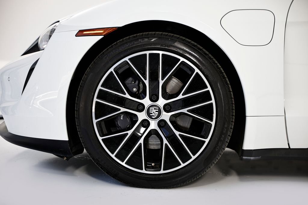 Certified 2022 Porsche Taycan image 13