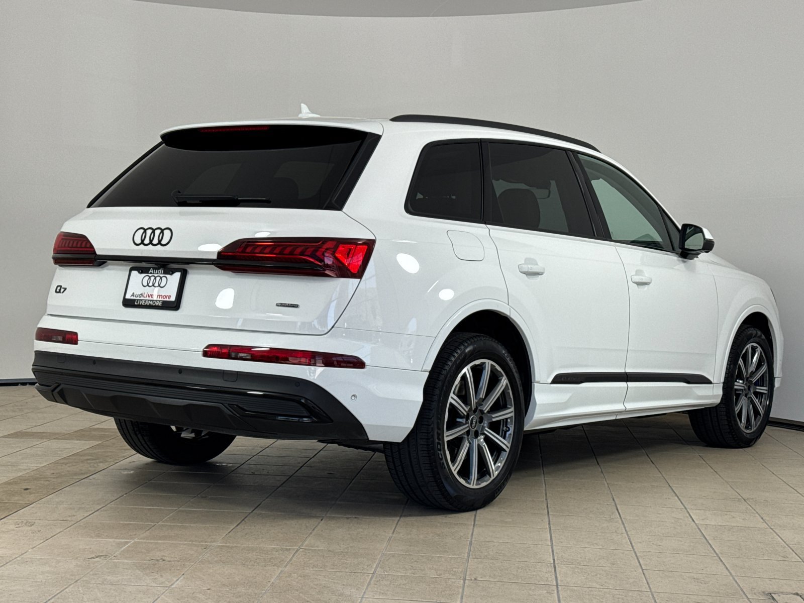 Used 2023 Audi Q7 2.0T Premium Plus w/ Premium Plus Package AWD/4WD image 6
