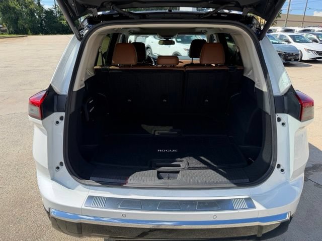 Used 2025 Nissan Rogue Platinum w/ Platinum Premium Package FWD image 14