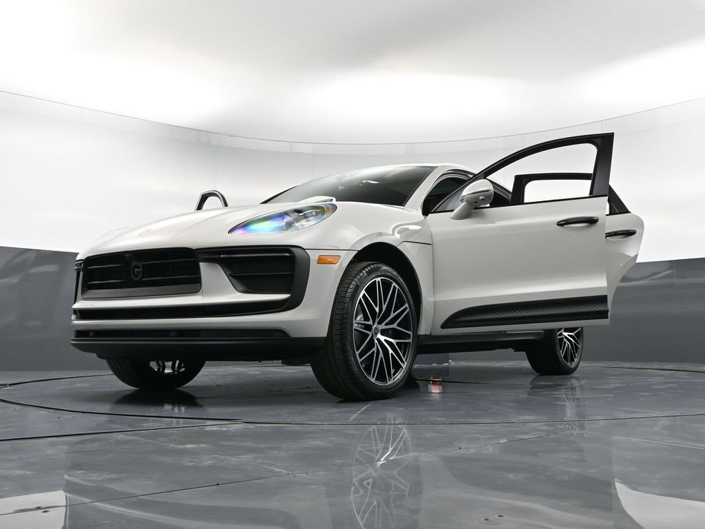 New 2026 Porsche Macan image 37