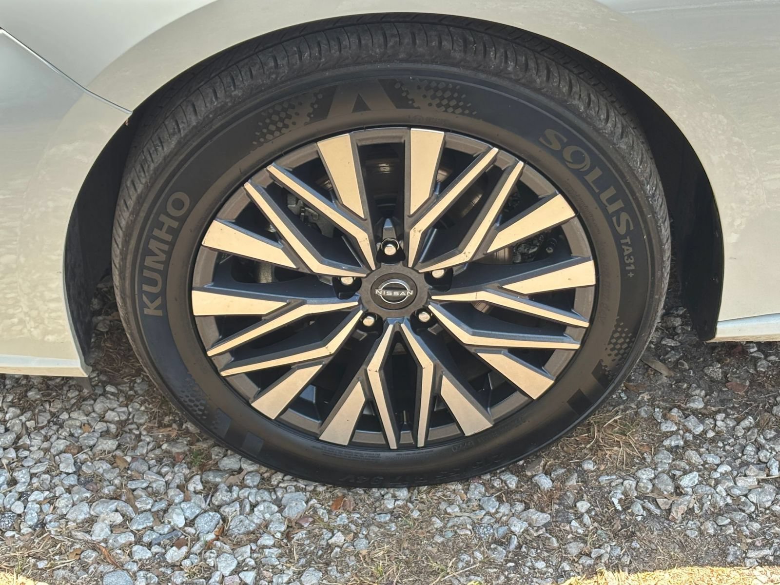 Used 2025 Nissan Altima 2.5 SV FWD image 31