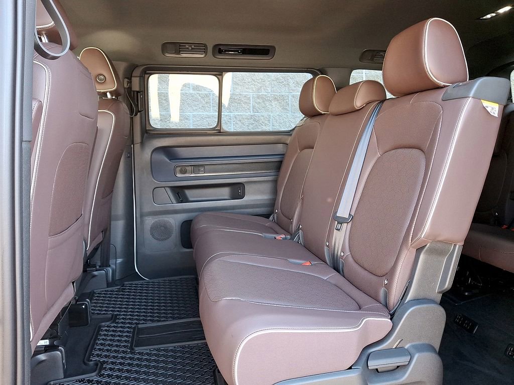 Certified 2025 Volkswagen ID. Buzz Pro S image 10