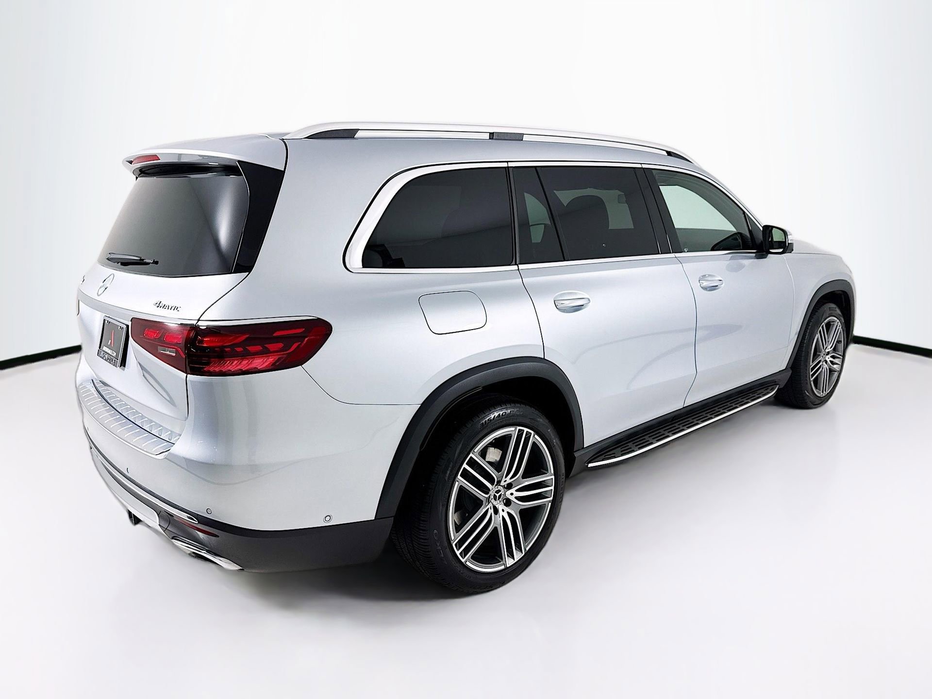 Used 2025 Mercedes-Benz GLS 450 4MATIC image 8
