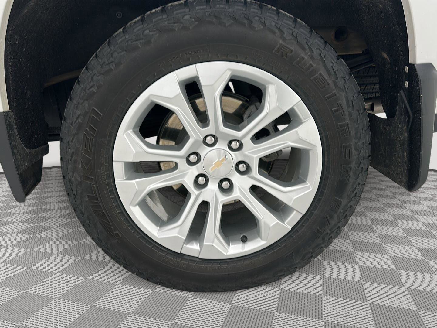 Used 2023 Chevrolet Silverado 1500 LTZ image 32