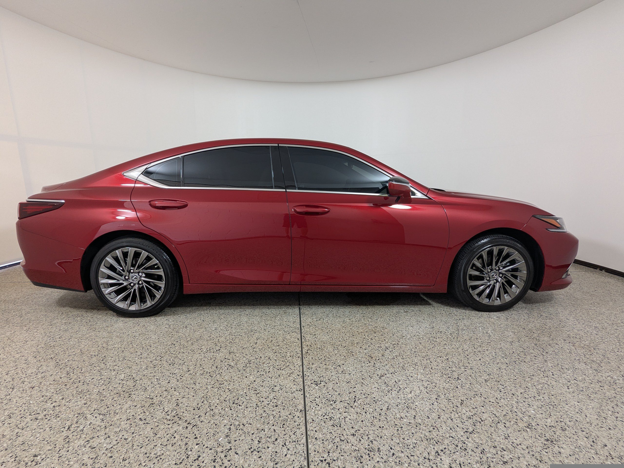 Used 2025 Lexus ES 350 Ultra Luxury FWD image 8
