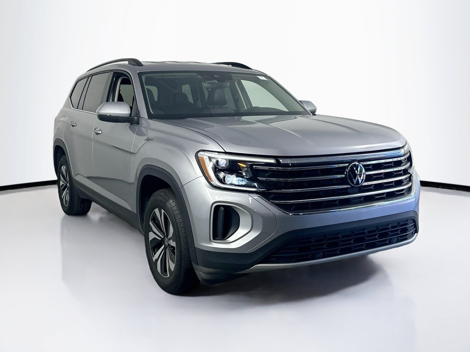 Used 2024 Volkswagen Atlas SE FWD image 3