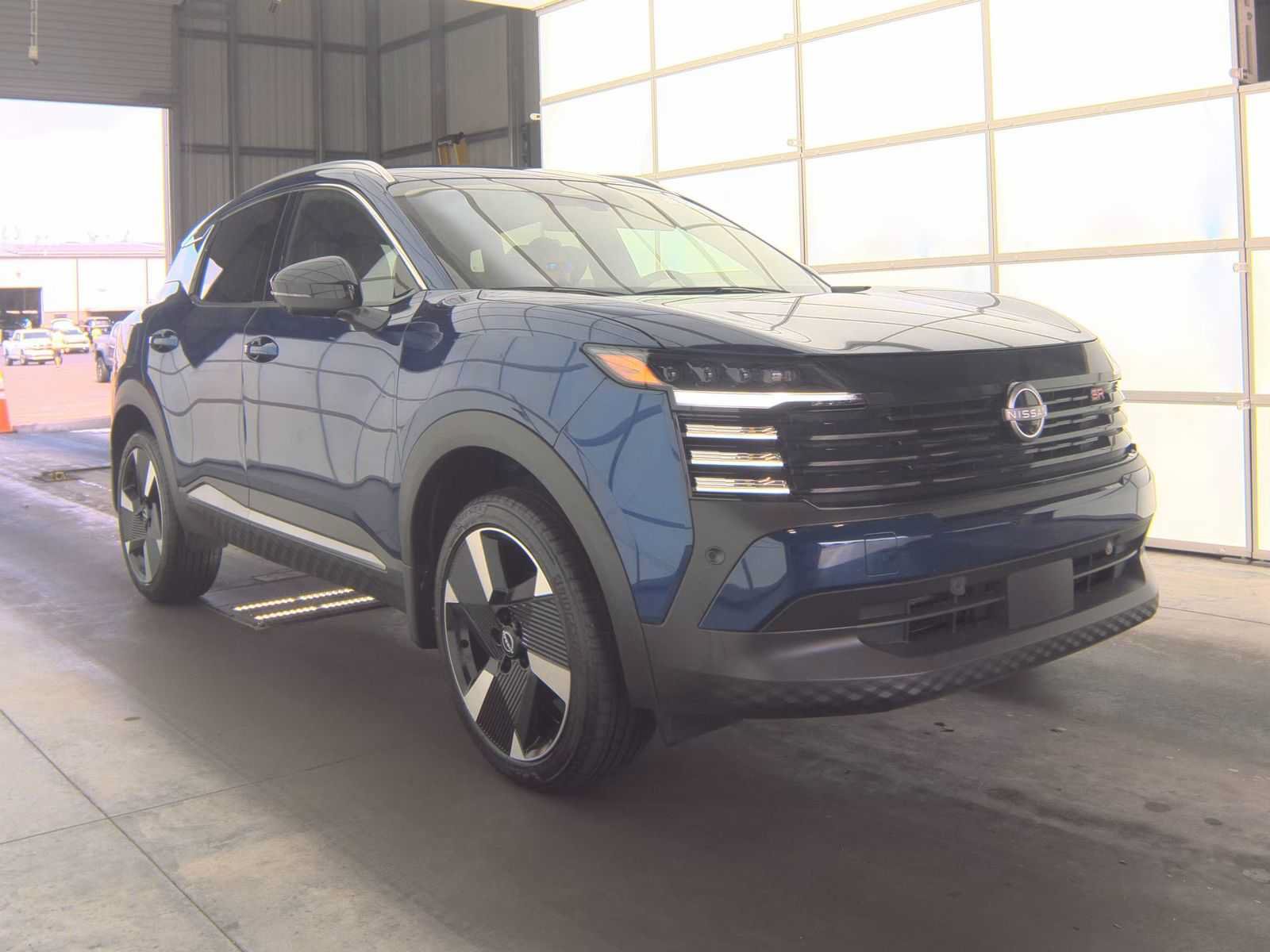 Used 2026 Nissan Kicks SR FWD image 2