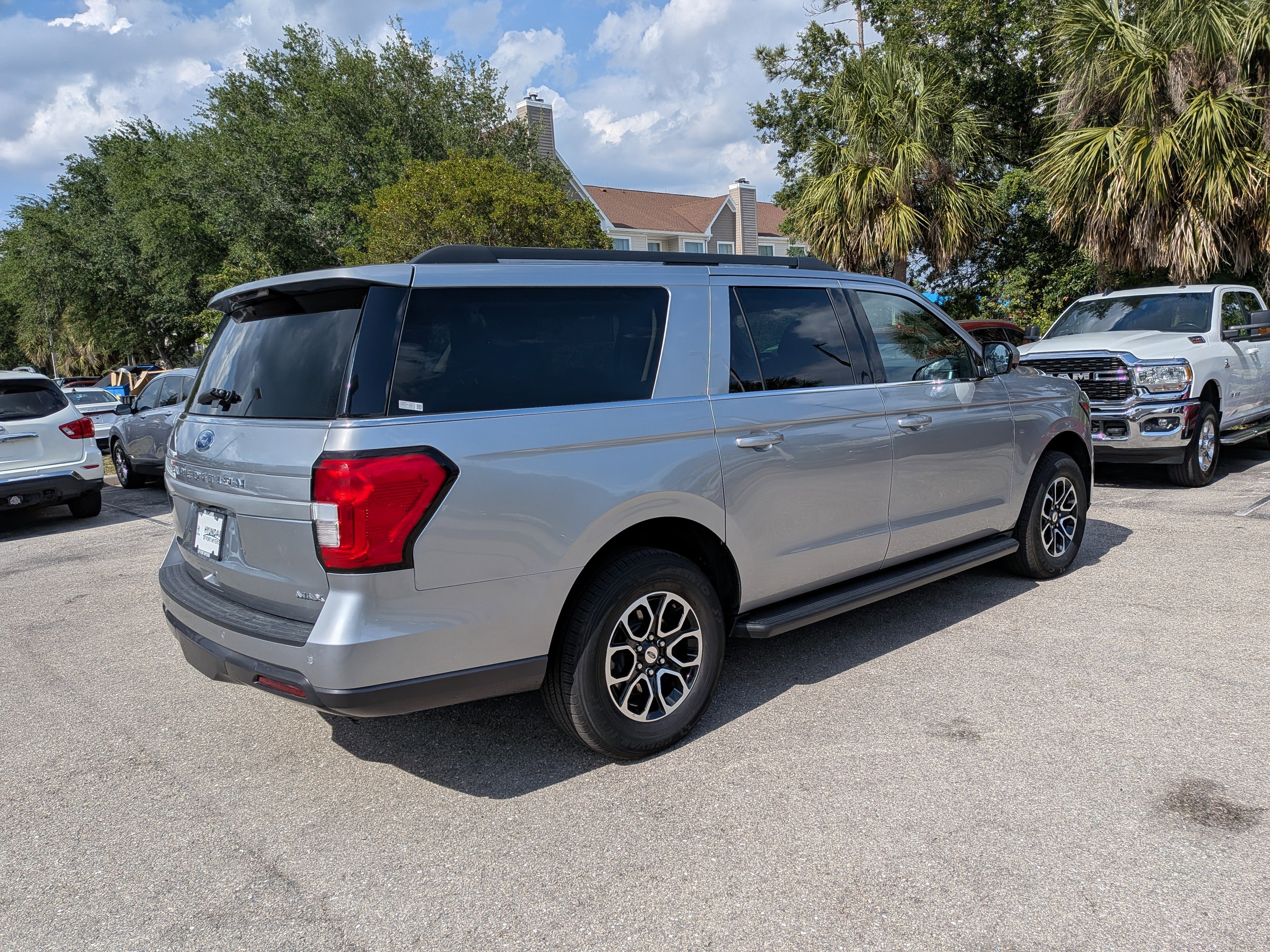 Used 2024 Ford Expedition Max XLT RWD image 4