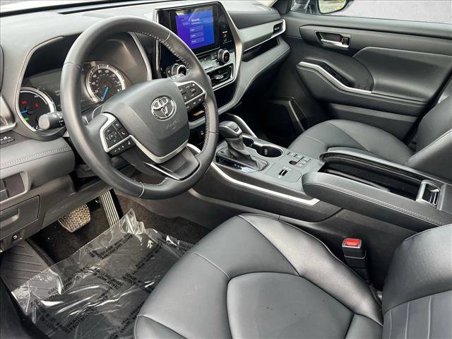 Certified 2025 Toyota Highlander XLE image 9