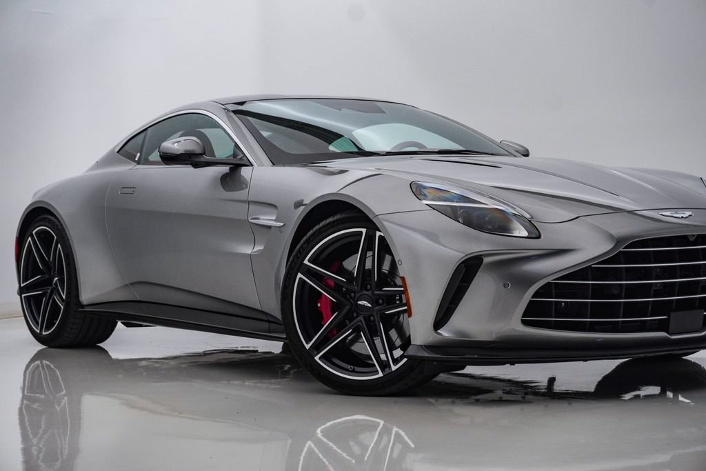 Used 2025 Aston Martin V8 Vantage Roadster RWD video 2