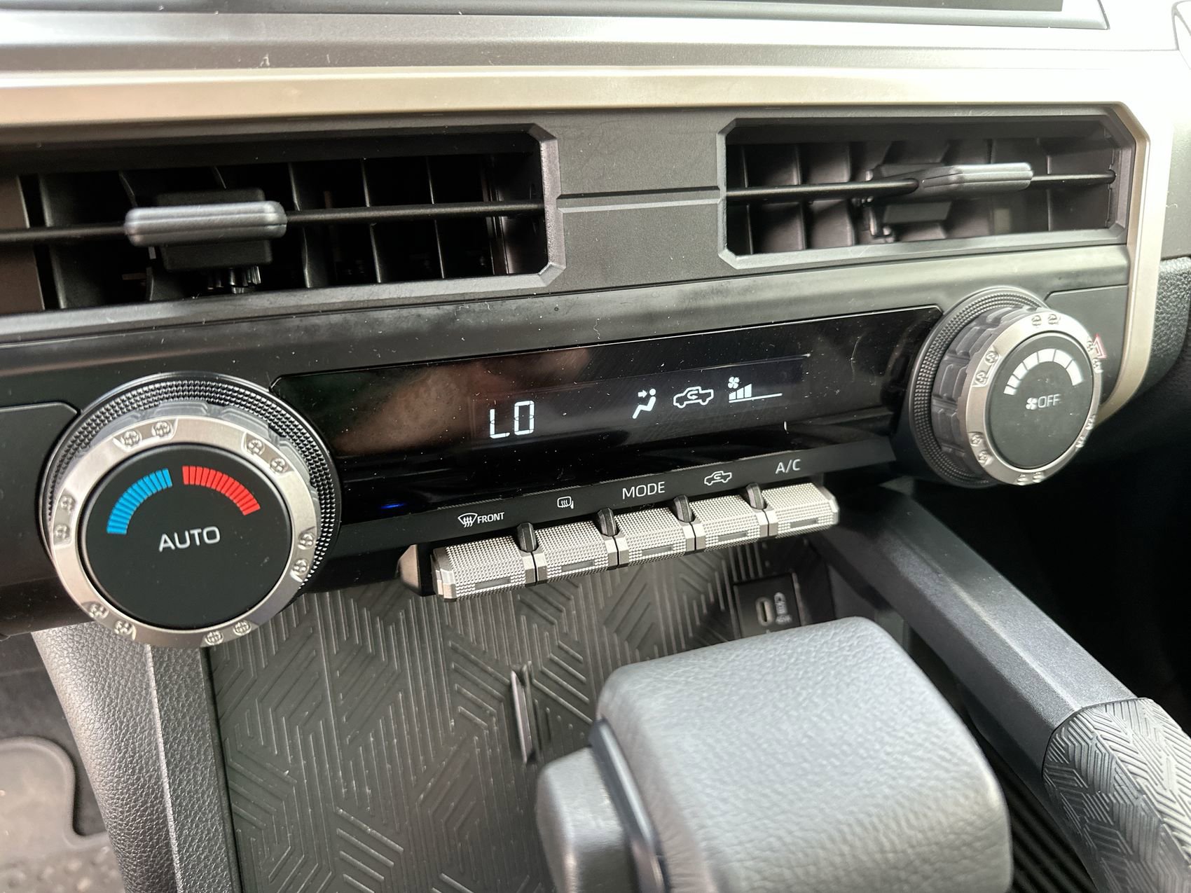 Used 2024 Toyota Tacoma TRD Off-Road AWD/4WD image 18