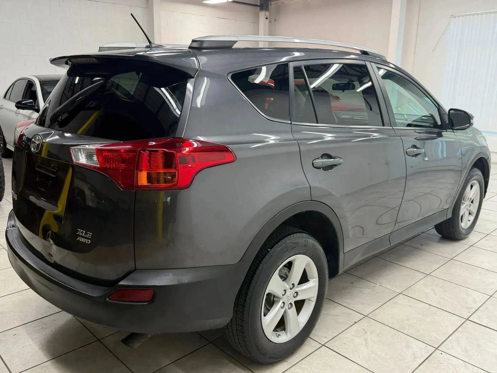 Used 2013 Toyota RAV4 XLE AWD/4WD image 9