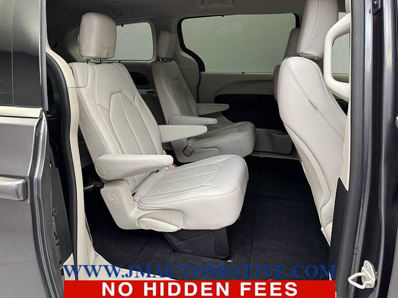 Used 2021 Chrysler Pacifica Touring-L image 20