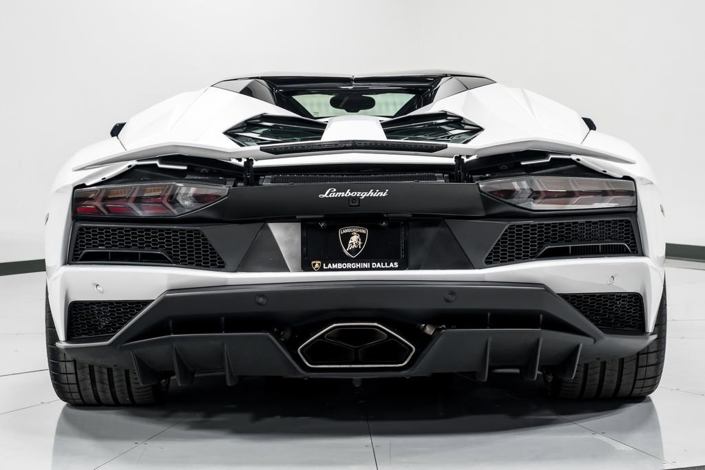 Used 2018 Lamborghini Aventador S image 41