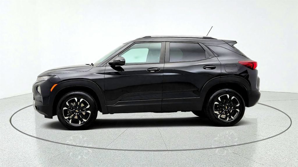 Used 2023 Chevrolet TrailBlazer LT w/ Convenience Package AWD/4WD image 2
