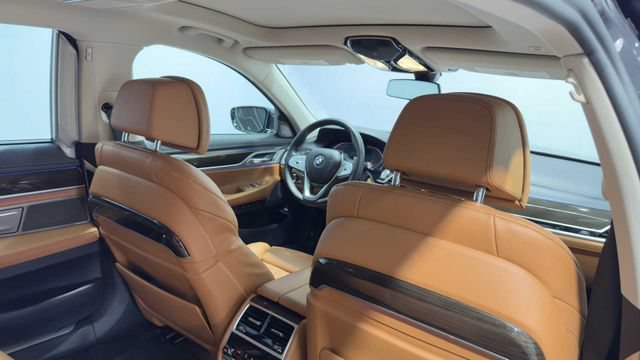 Used 2020 BMW 740i w/ Premium Package RWD image 17