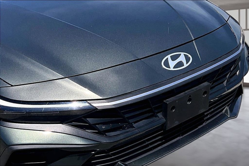 Used 2024 Hyundai Elantra SE FWD image 29