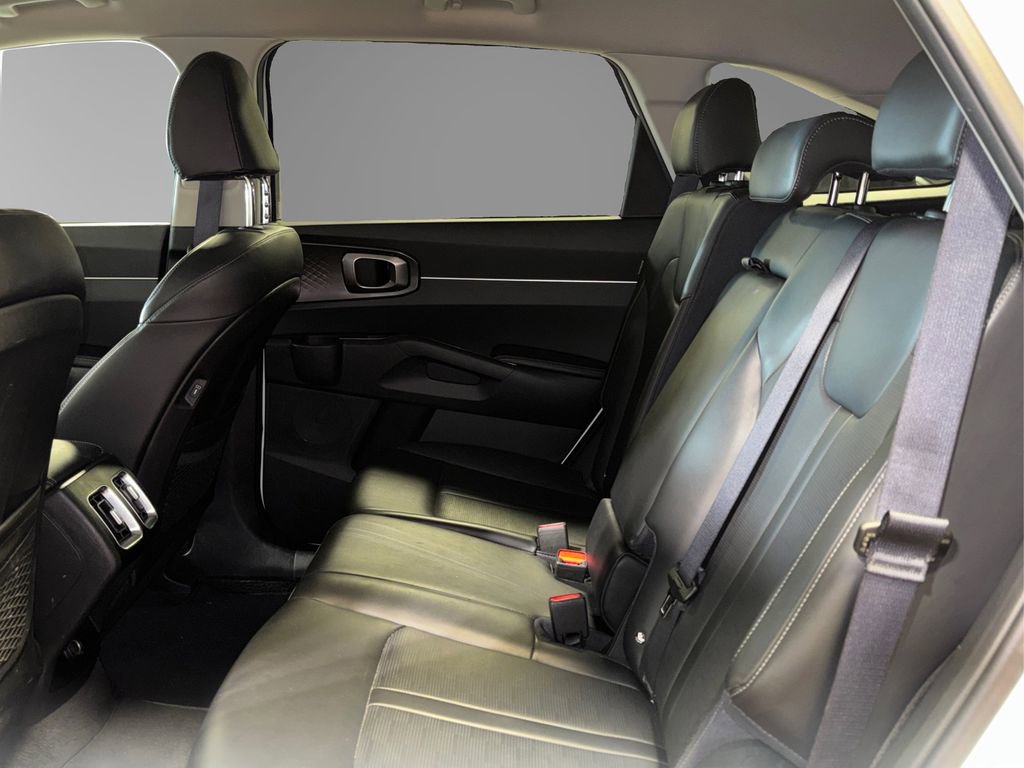 Used 2024 Kia Sorento S image 10