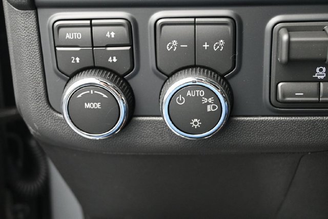 New 2026 Chevrolet Suburban LS AWD/4WD image 34