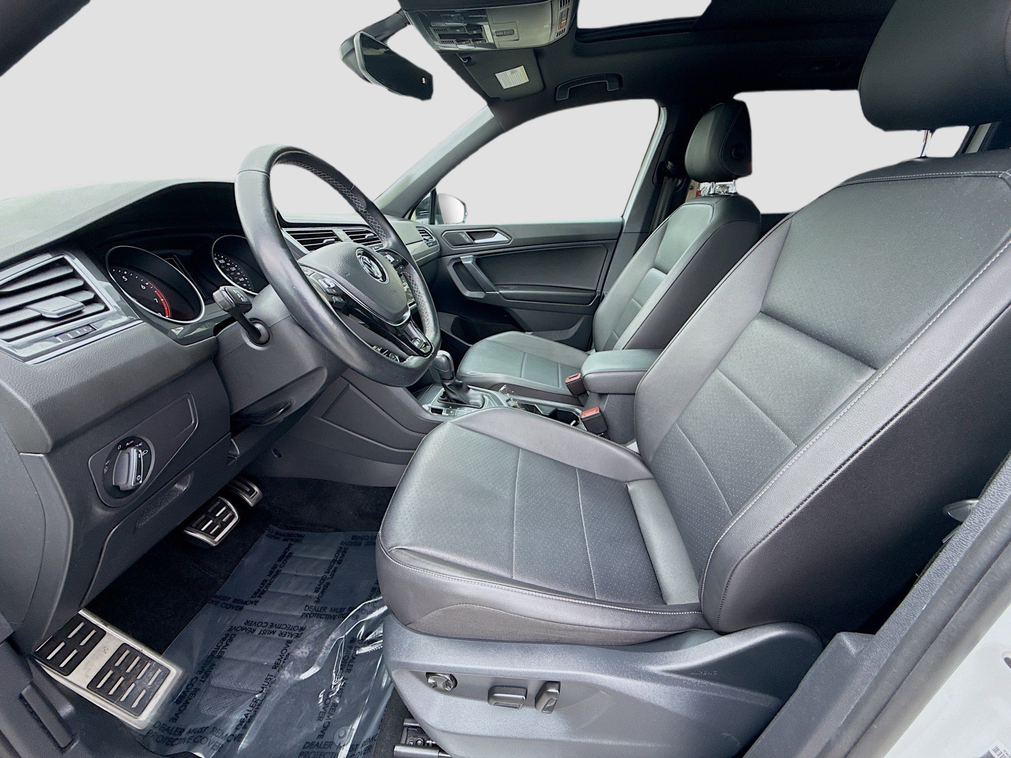 Certified 2020 Volkswagen Tiguan SE R-Line image 17