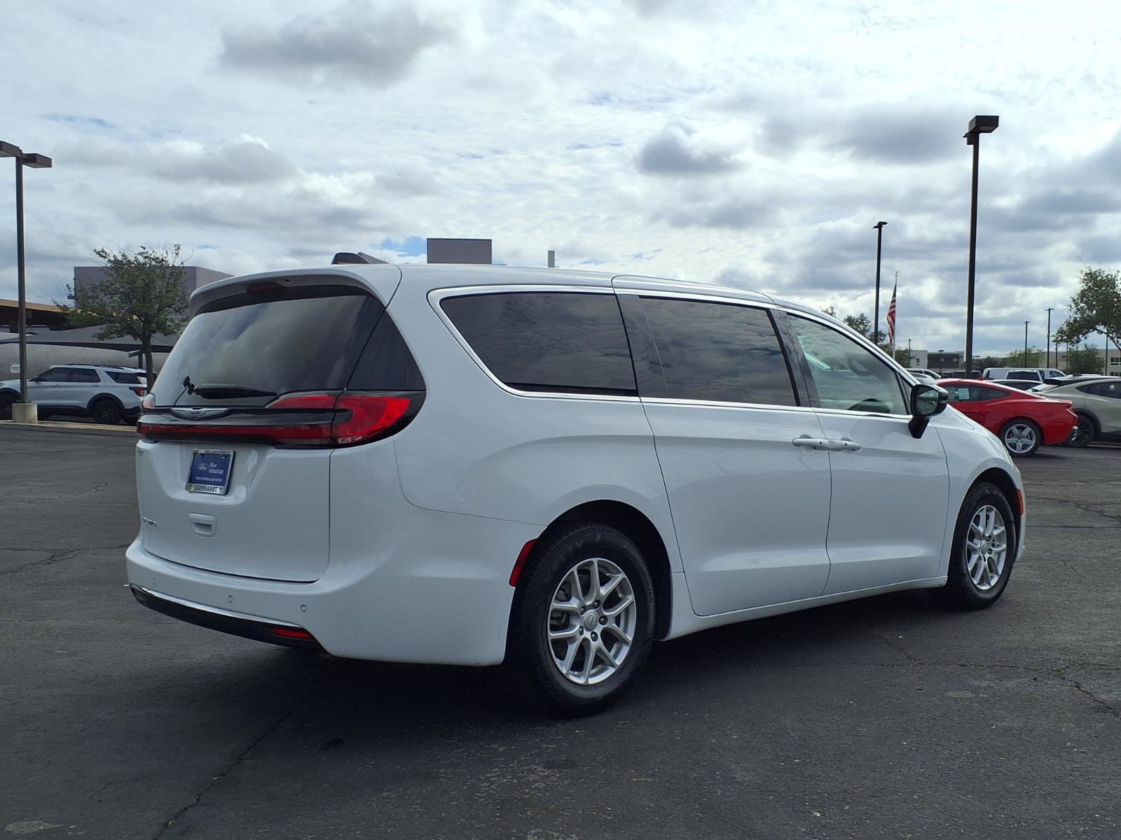 Used 2025 Chrysler Pacifica Select FWD image 6