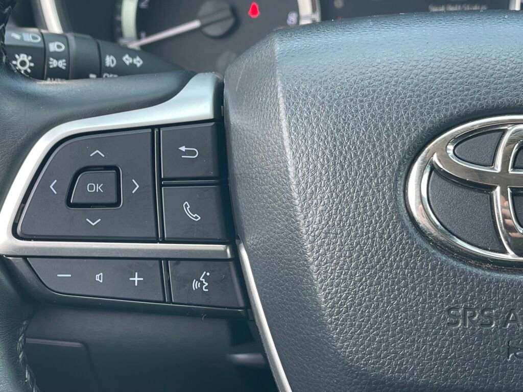 Used 2023 Toyota Highlander XLE image 20