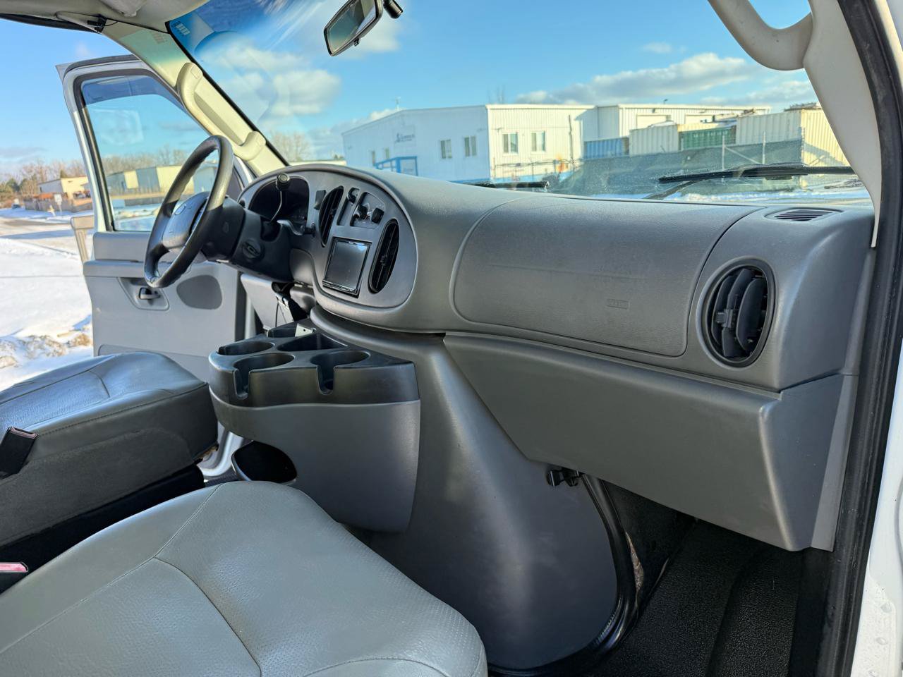 Used 2008 Ford E-350 and Econoline 350 Super Duty RWD image 27