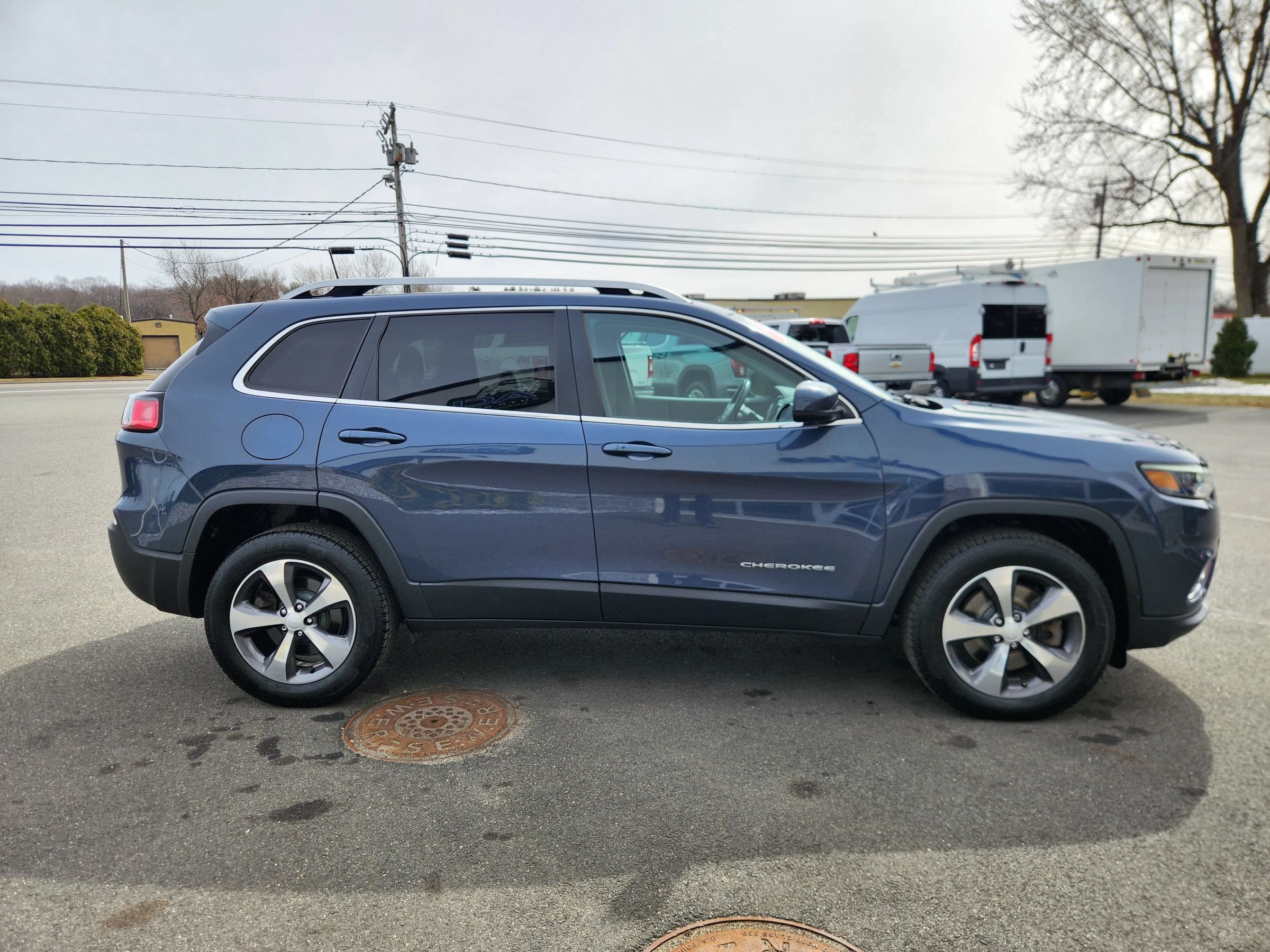 Used 2019 Jeep Cherokee Limited AWD/4WD image 20