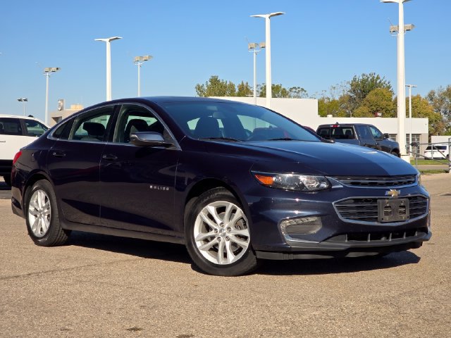 Used 2017 Chevrolet Malibu LT FWD image 2