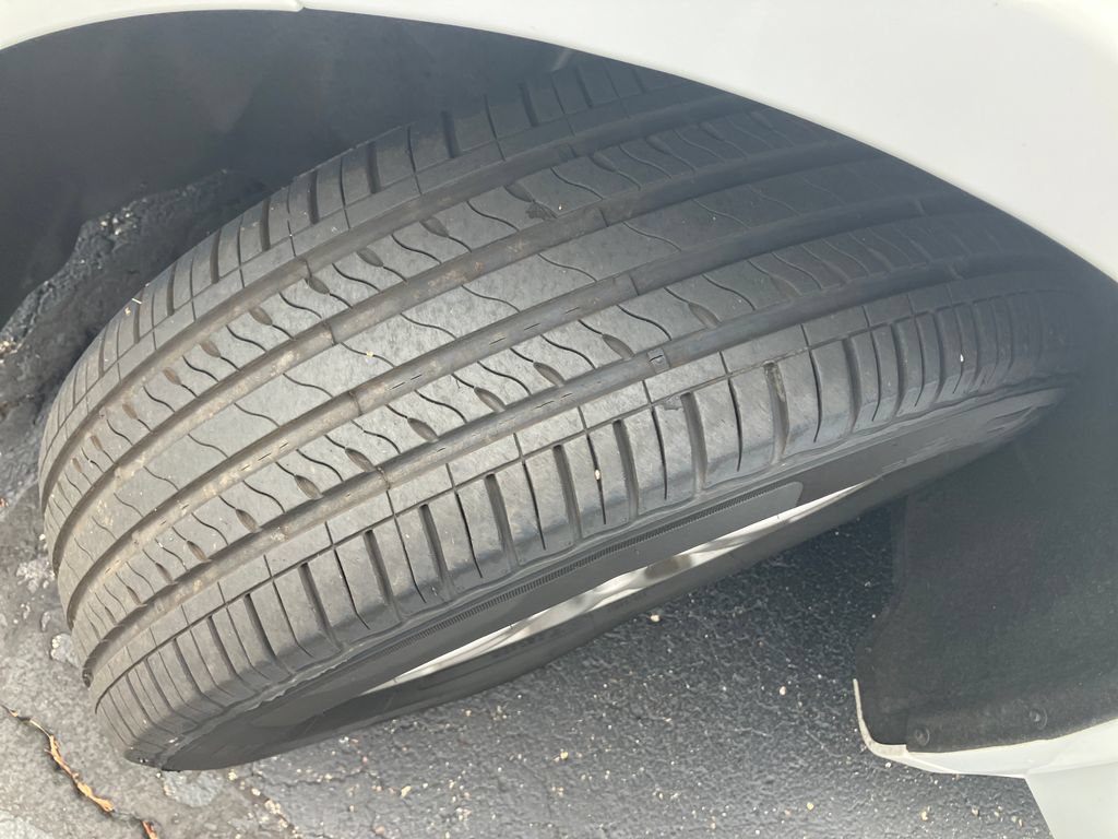 Used 2024 Chrysler Pacifica Touring-L FWD image 29