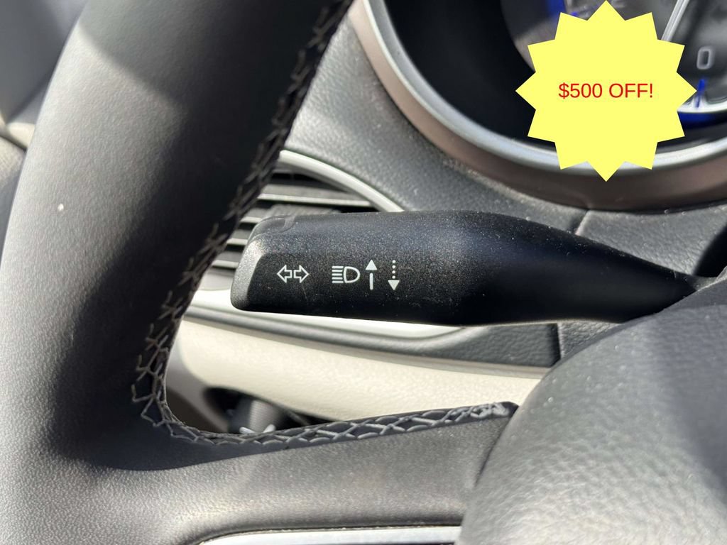 Used 2022 Chrysler Voyager LX FWD image 21