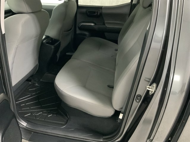 Used 2018 Toyota Tacoma SR5 AWD/4WD image 13
