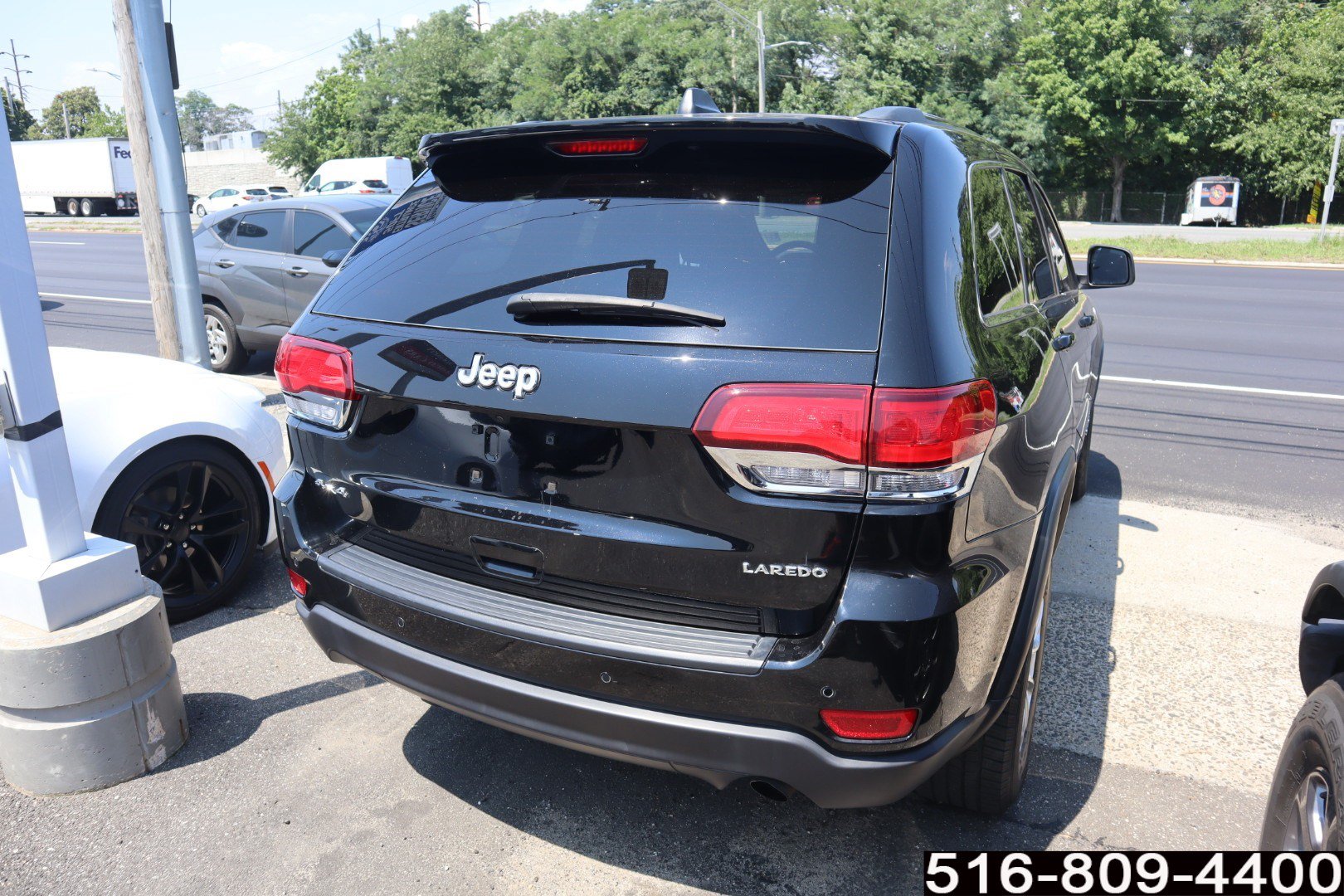 Used 2021 Jeep Grand Cherokee Laredo AWD/4WD image 4